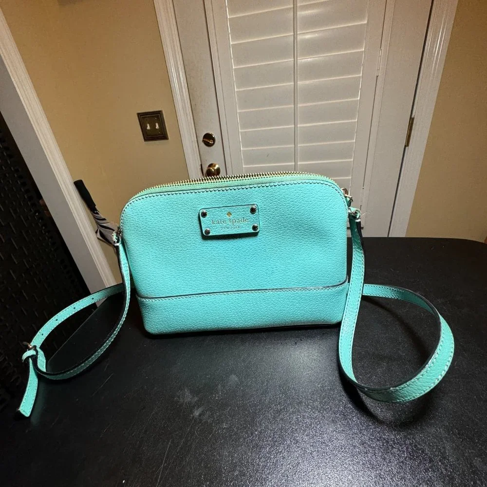 Kate Spade Wellesley Hanna baby blue leather crossbody purse